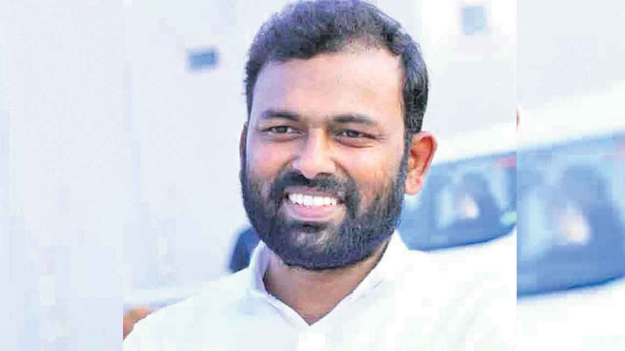 షర్మిలా.. నోరు అదుపులో పెట్టుకో