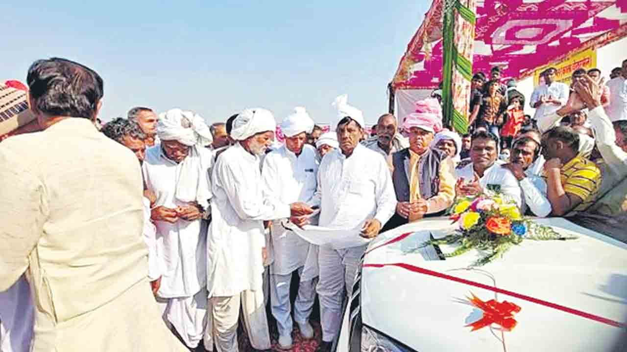 ఓడిపోయిన సర్పంచ్‌ అభ్యర్థికి కారు