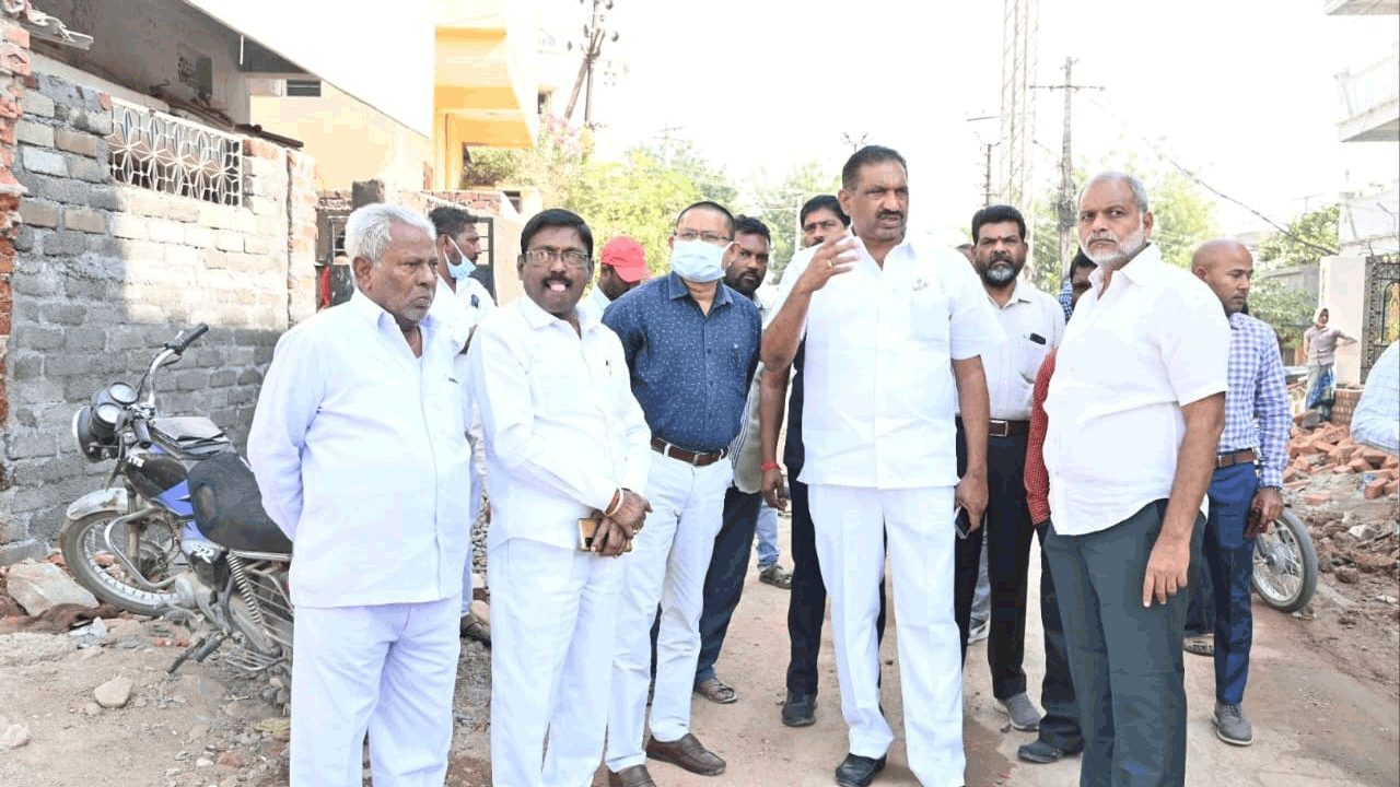 అభివృద్ధి పనులకు ప్రజలు సహకరించాలి