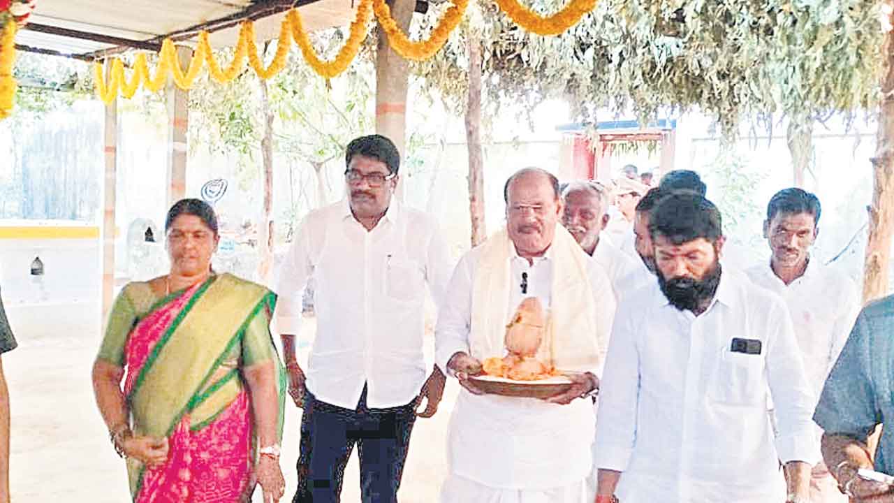 ప్రతి కుటుంబానికీ అండగా కేసీఆర్‌