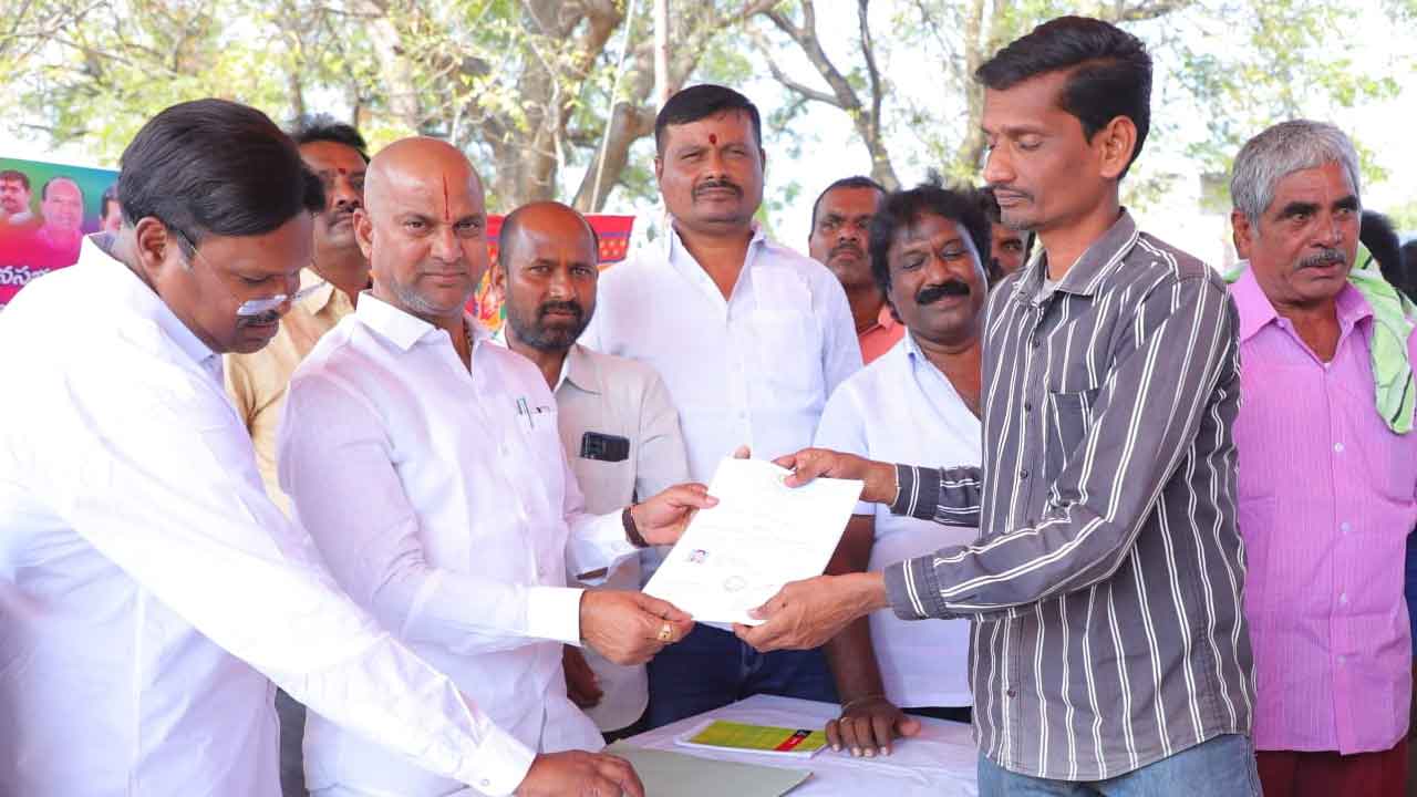 అన్ని వర్గాల సంక్షేమానికి సీఎం కేసీఆర్‌ కృషి : ఎమ్మెల్యే కోరుకంటి చందర్‌