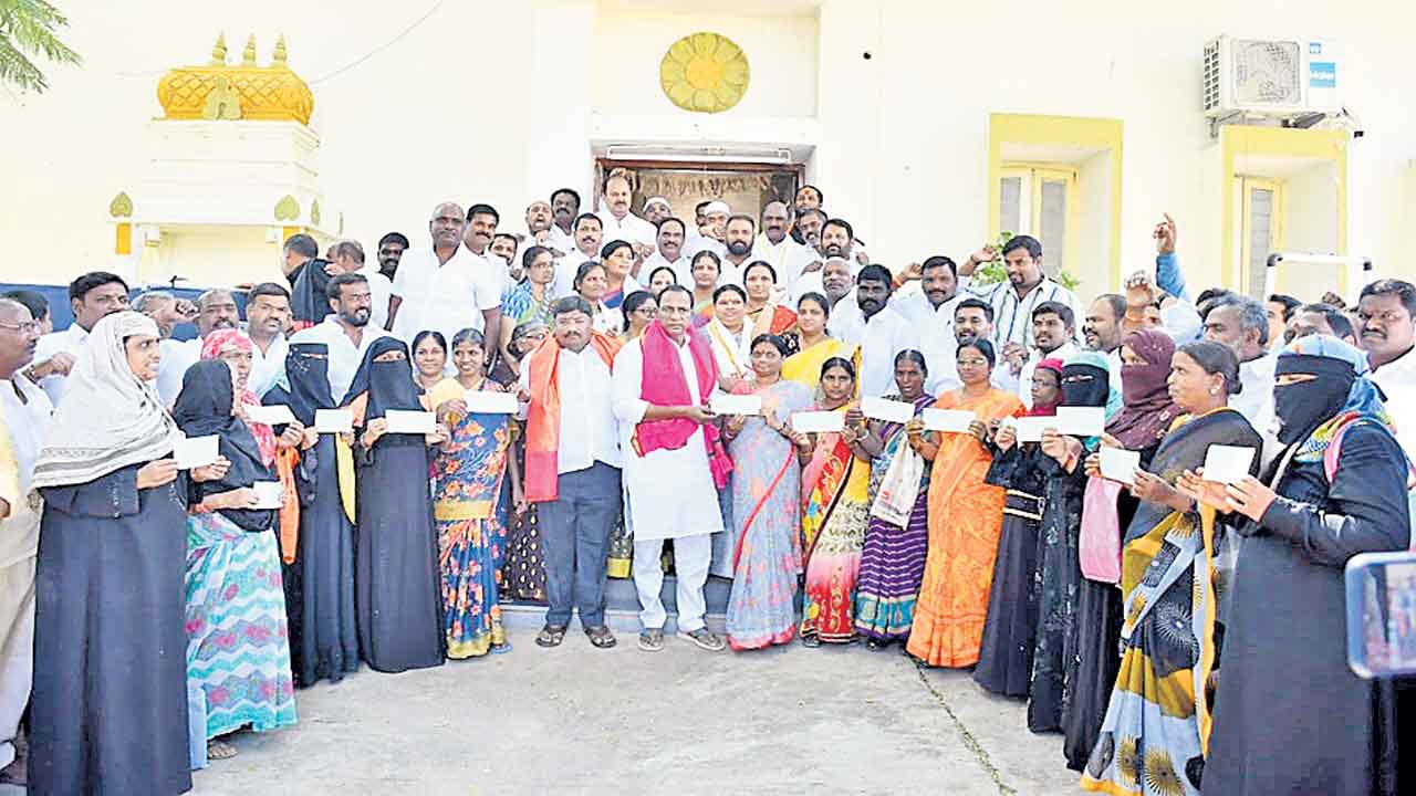 అభివృద్ధిని చూసి ఓర్వలేకనే బీజేపీ కుట్రలు