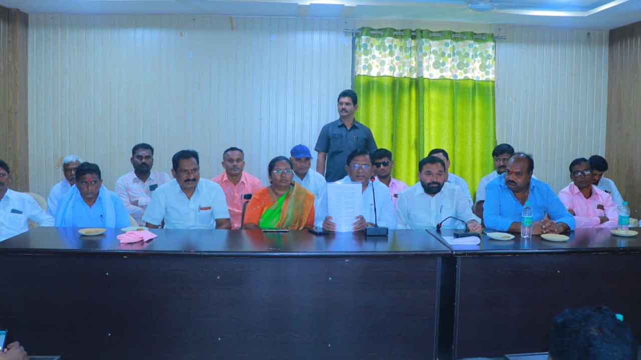 గిరిజన యూనివర్సిటీ ఏర్పాటుదాకా కేంద్రంపై పోరాటాలు : అజ్మీర సీతారాం నాయక్‌