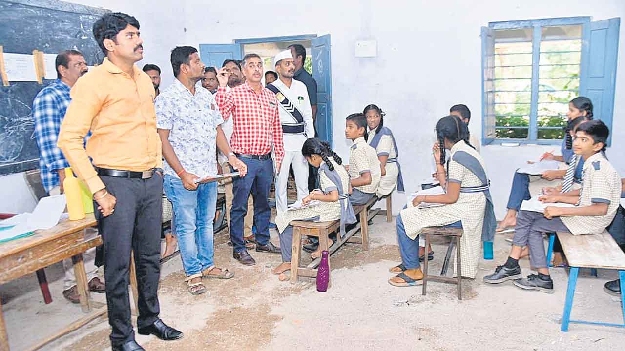 ‘మన ఊరు-మన బడి’ పనులను తక్షణమే పూర్తి చేయాలి