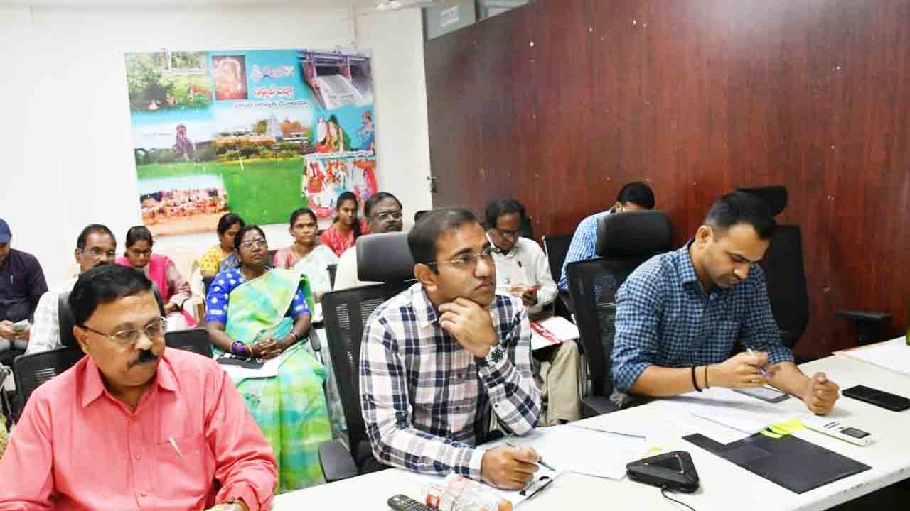 ‘డబుల్‌’ ఇండ్ల పంపిణీలో వేగం పెంచాలి