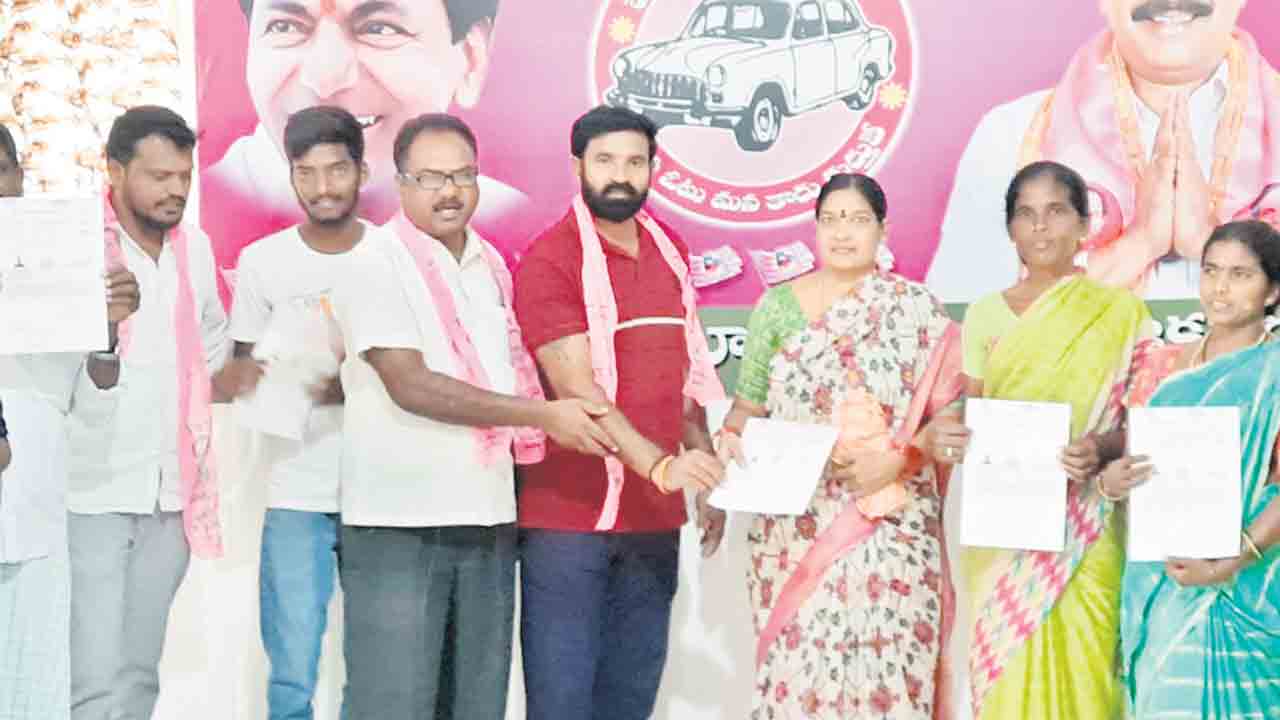 పేదలకు సీఎంఆర్‌ఎఫ్‌ అండ