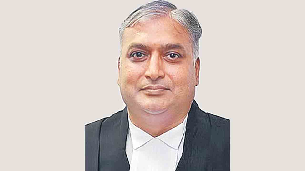 జస్టిస్‌ అభిషేక్‌రెడ్డి బదిలీపై వివాదం