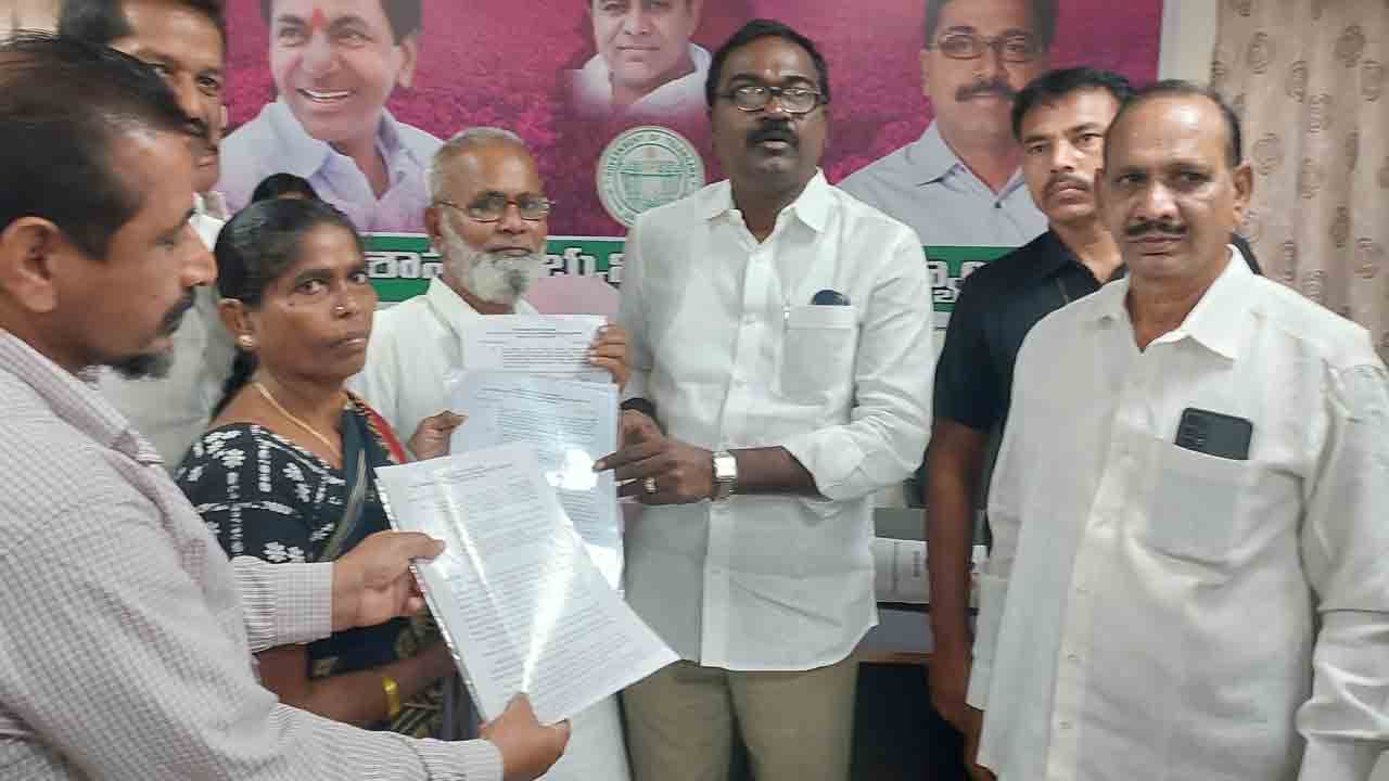 ‘కిరోసిన్‌ హాకర్ల’ మోముల్లో ఆనందం