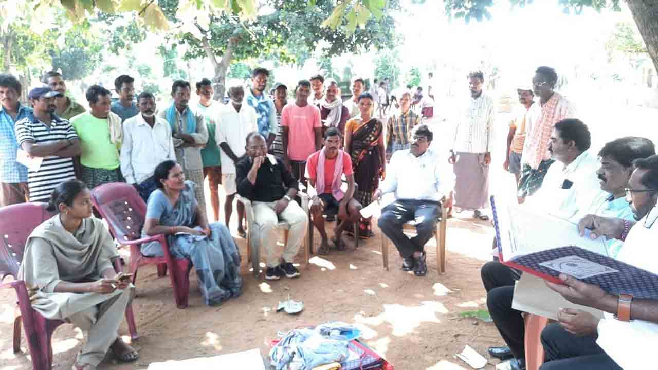 కొనసాగుతున్న ఆర్వోఎఫ్ఆర్ గ్రామసభలు