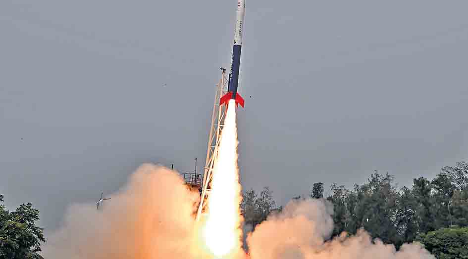 నింగిలోకి హైదరాబాదీ రాకెట్‌