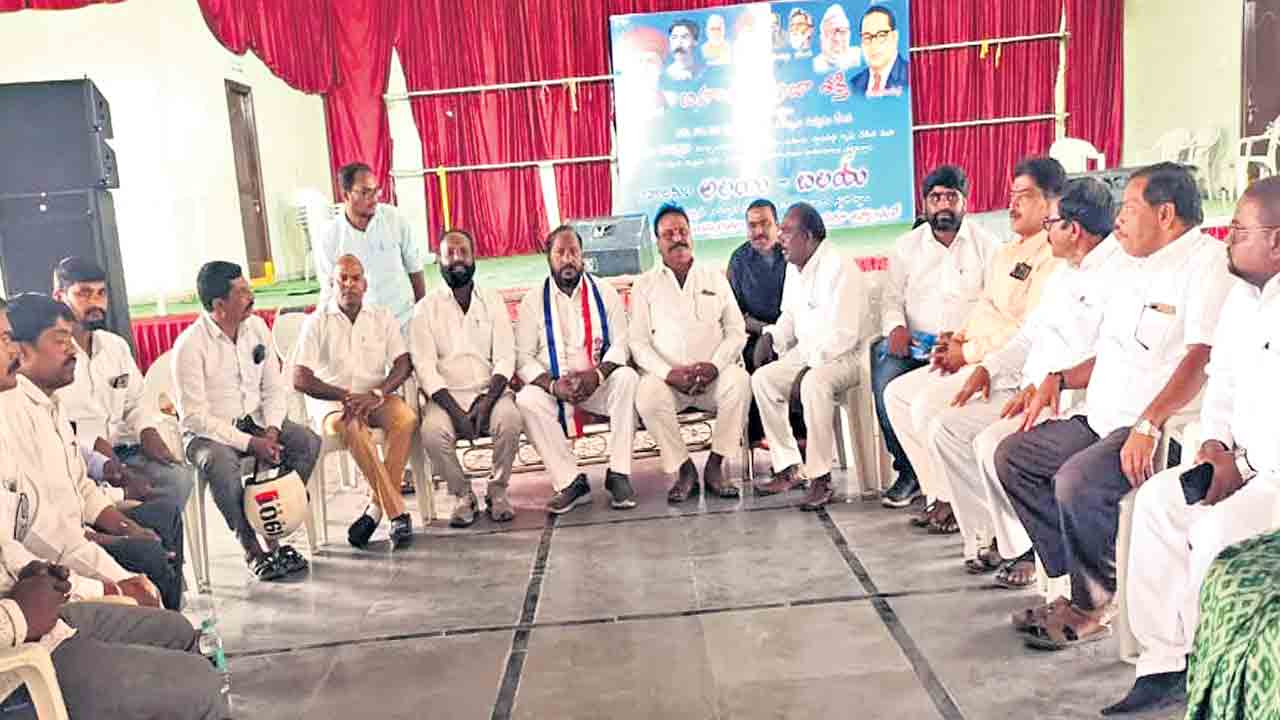 క్షౌర వృత్తిలోకి రిలయన్స్‌ వస్తే దాడులే