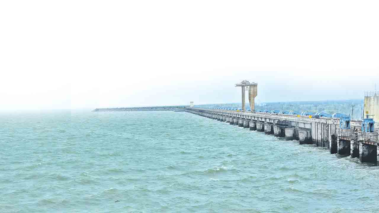 100 మిలియన్‌ యూనిట్లు