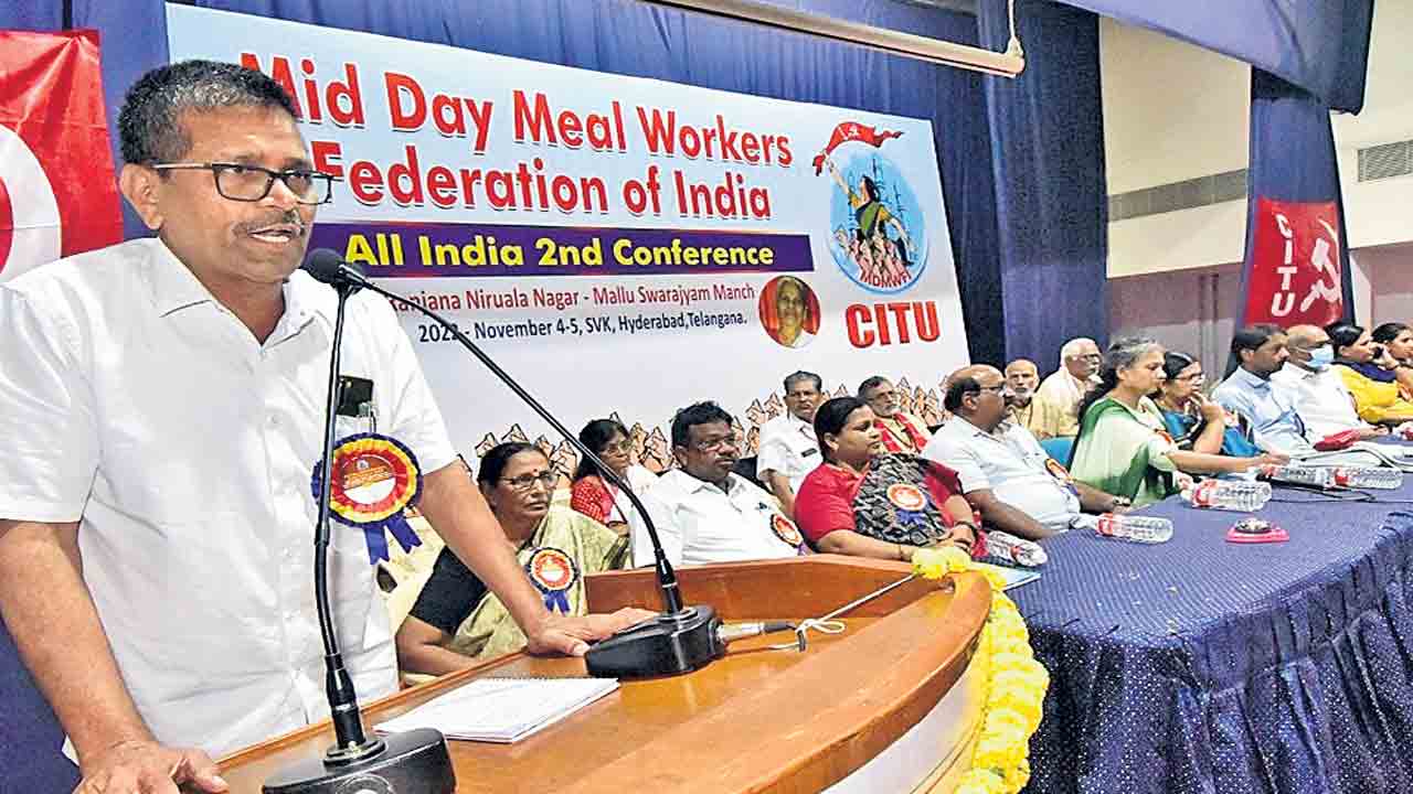 మత సామరస్యాన్ని విచ్ఛిన్నం చేస్తున్న బీజేపీ