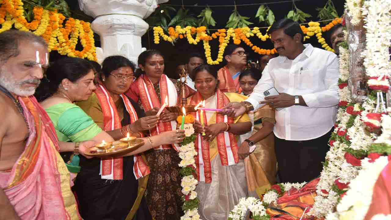 దేదీప్యమానం.. ధర్మపురి క్షేతం