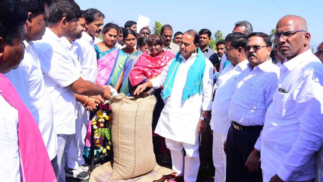 రైతు సంక్షేమానికి పెద్దపీట