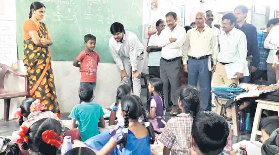 పాఠశాలల్లో పనులను వేగంగా పూర్తి చేయాలి