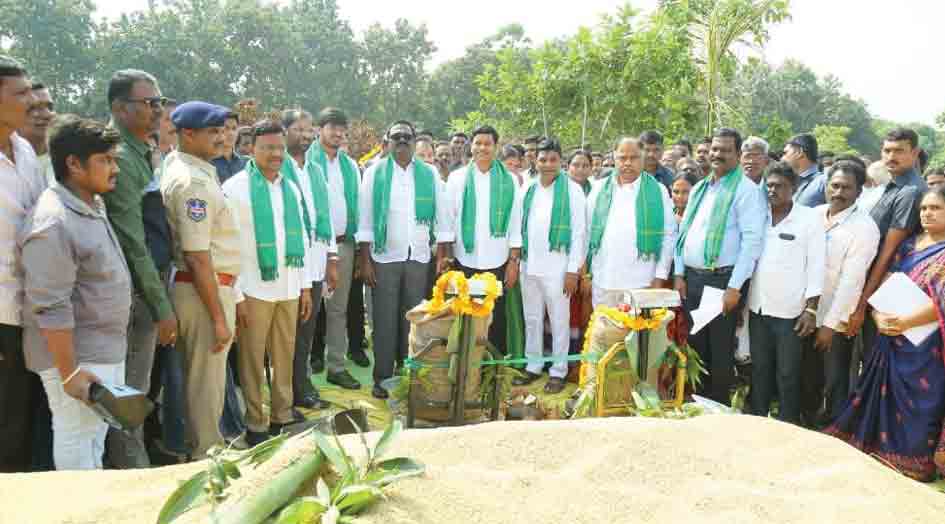 వ్యవసాయం బాగుంటేనే అన్నీ బాగుంటాయి