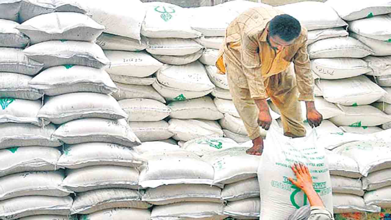 ఎరువుల ఫ్యాక్టరీల రీఓపెన్‌పై ప్రధాని మోదీ అబద్ధాలు