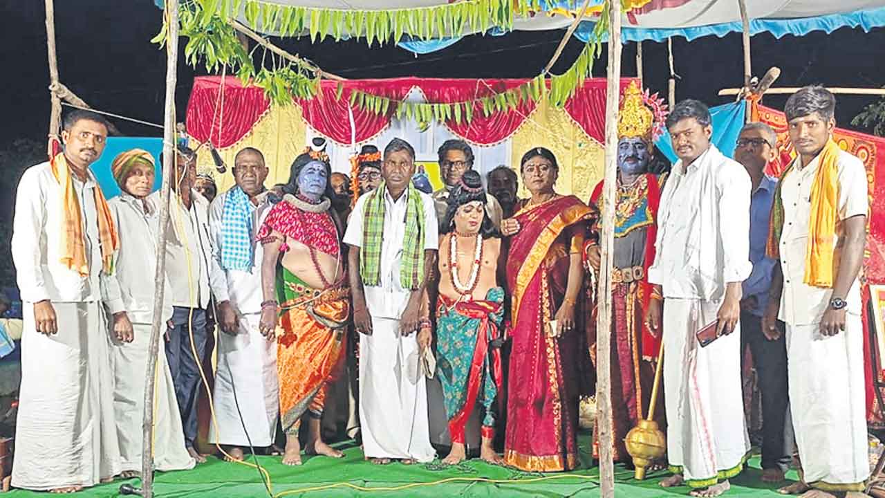 అటు ఆధ్యాత్మికం.. ఇటు సేవ