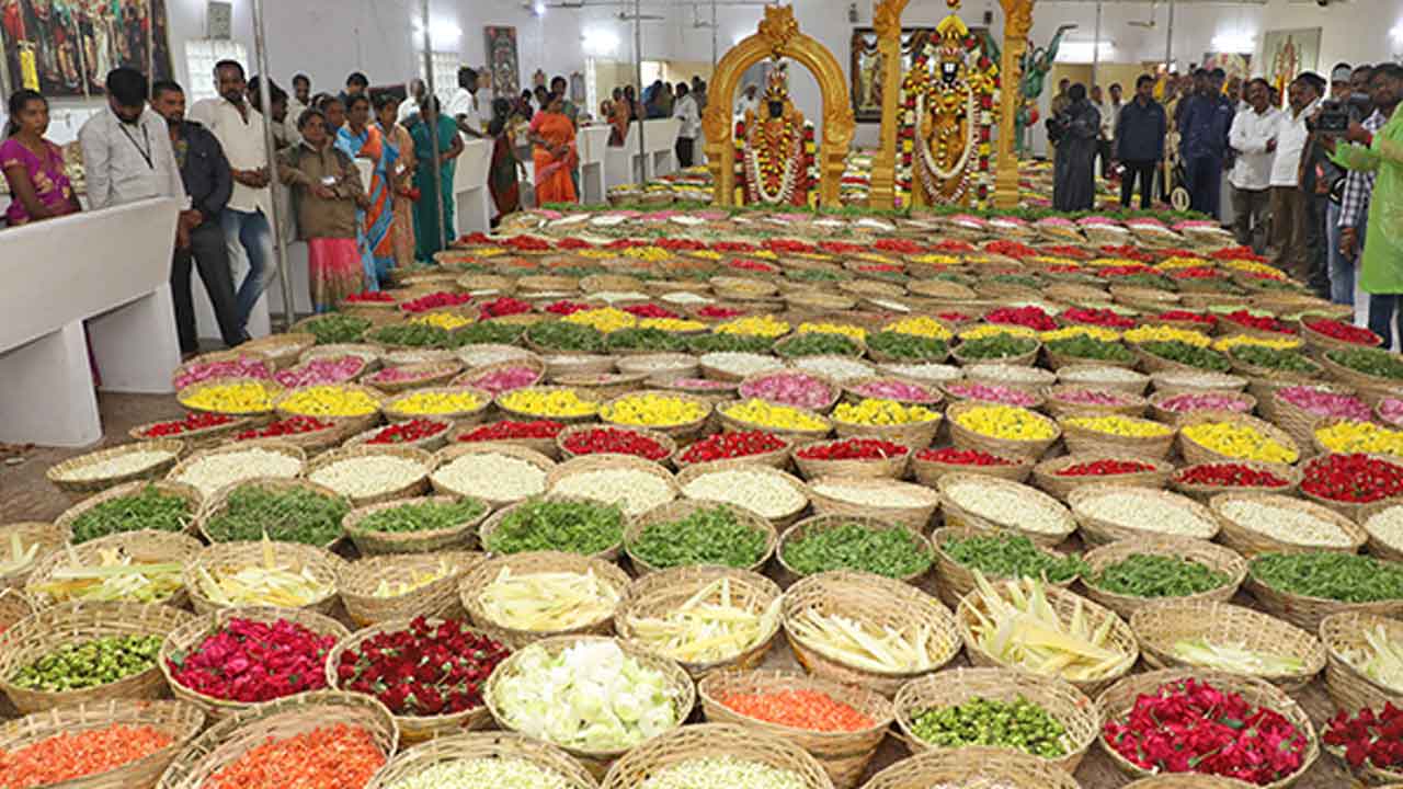 తిరుమలలో వైభవంగా పుష్పయాగం