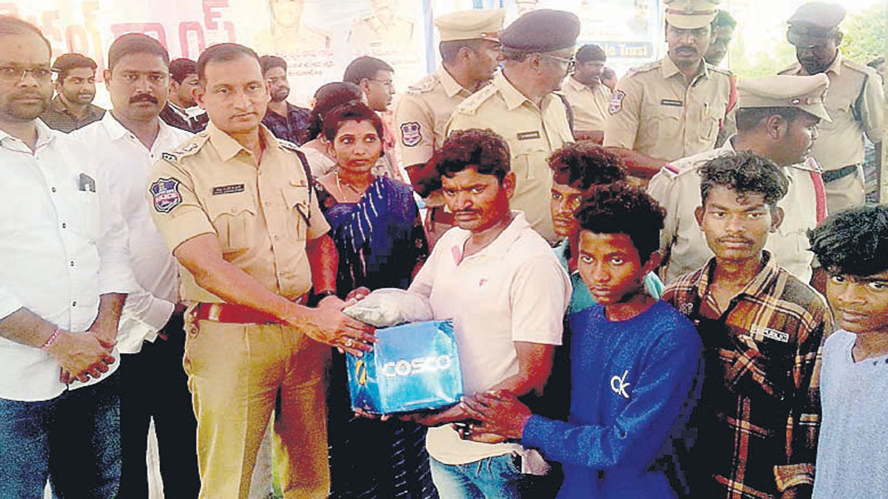 పథకాలతో ఆర్థికాభివృద్ధి సాధించాలి