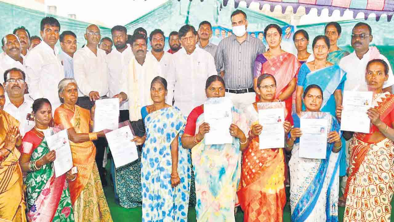 నెరవేరిన సొంతింటి కల