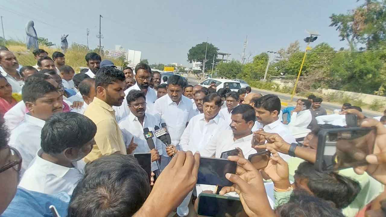 రసమయి కాన్వాయి పై దాడికి నిరసనగా వినోద్‌కుమార్‌ ఆందోళన