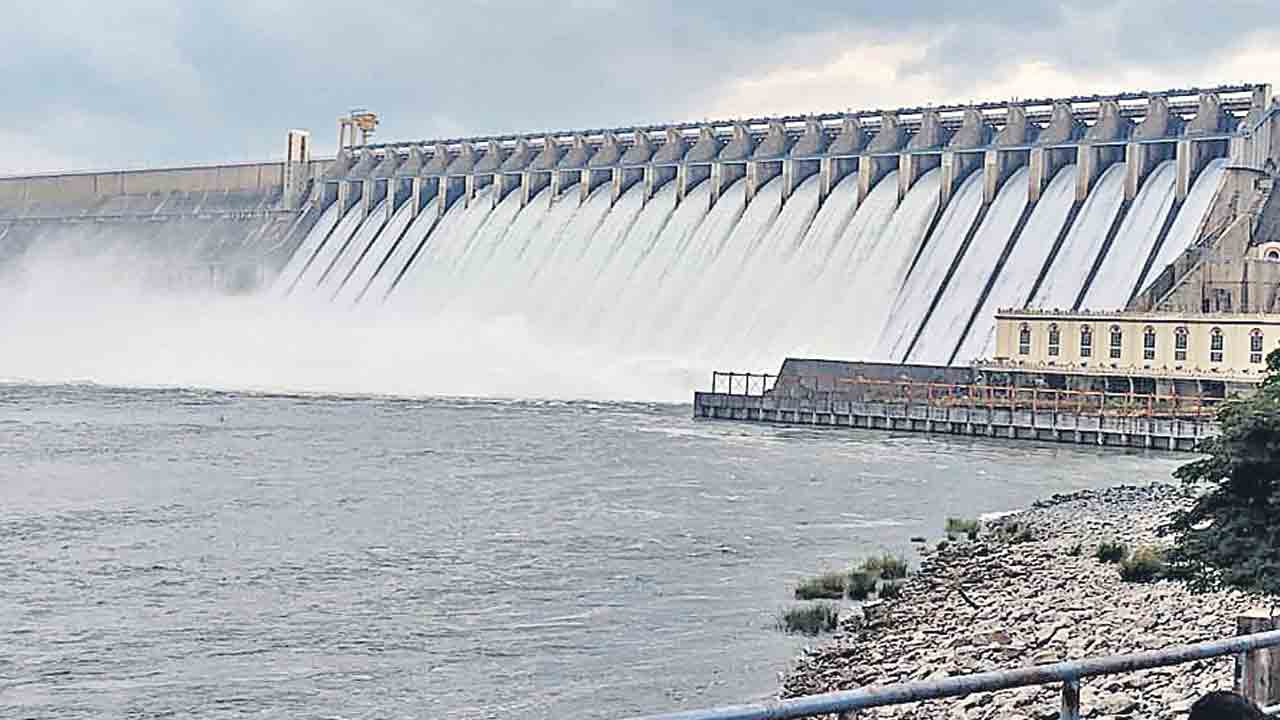 యాసంగిలో 33 లక్షల ఎకరాలకు నీళ్లు