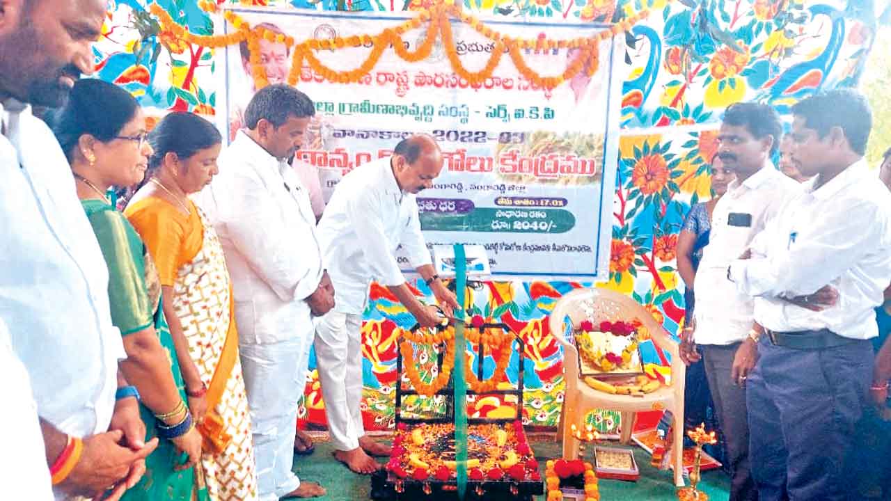 దళారులను నమ్మొద్దు