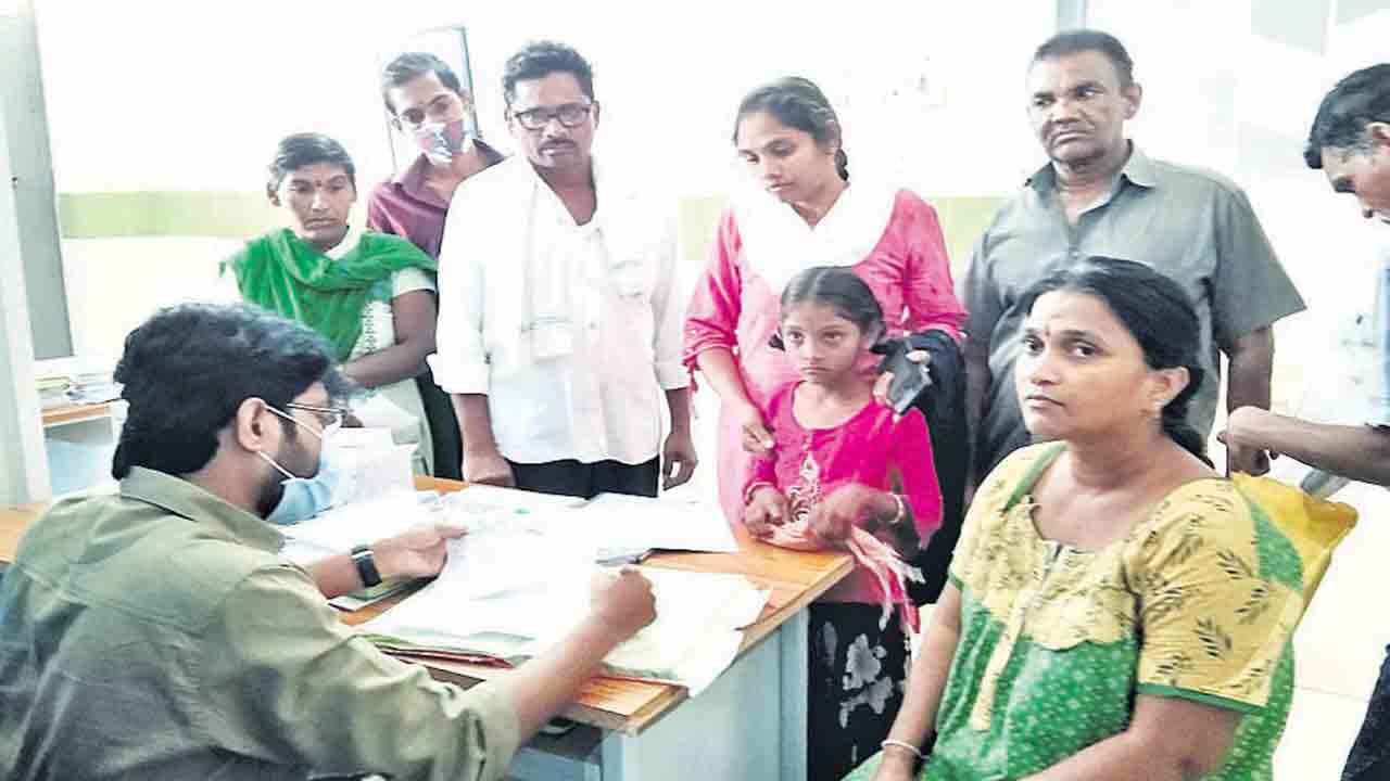 పేదలకు యువ వైద్యం