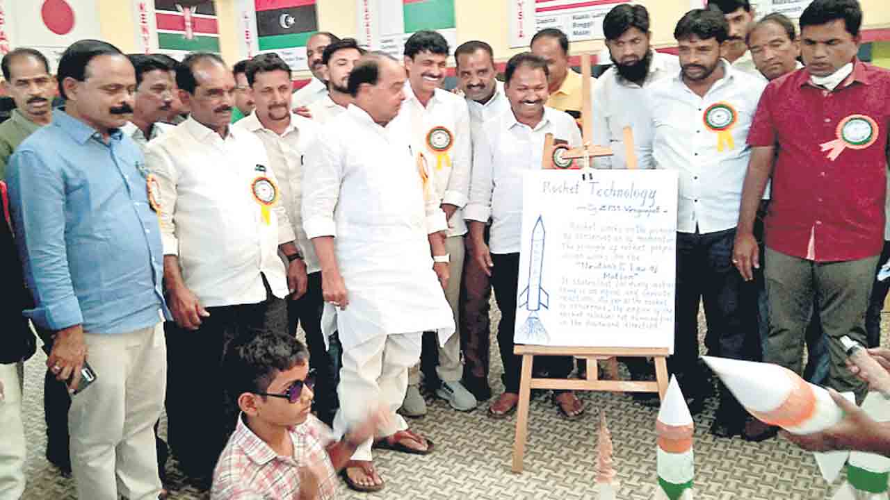 విద్యార్థులు అంతర్జాతీయ స్థాయిలో రాణించాలి