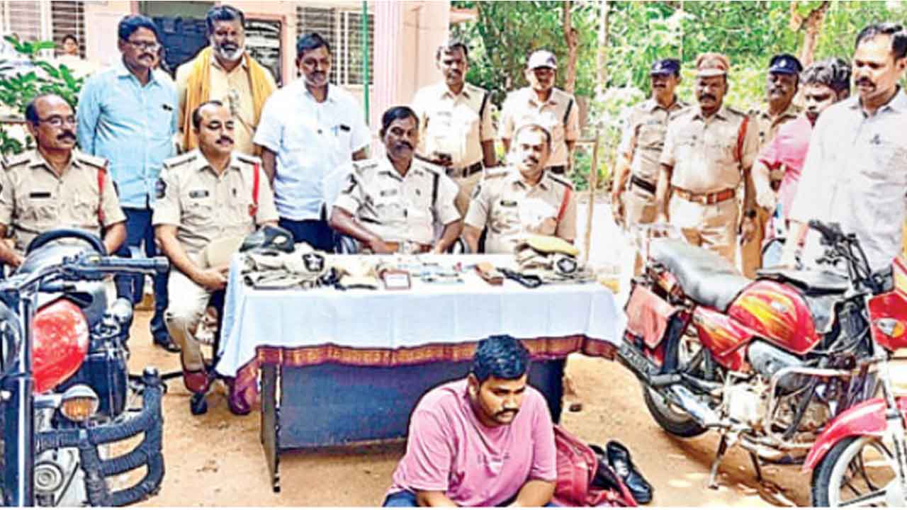 ప్రభుత్వ ఉద్యోగాలంటూ మోసం చేసిన నిందితుడి అరెస్టు