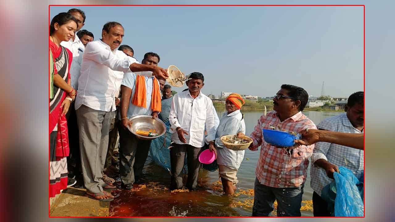 తెలంగాణ పథకాలను కాపీ కొడుతున్న కేంద్రం : ఎమ్మెల్యే సంజయ్‌ కుమార్‌
