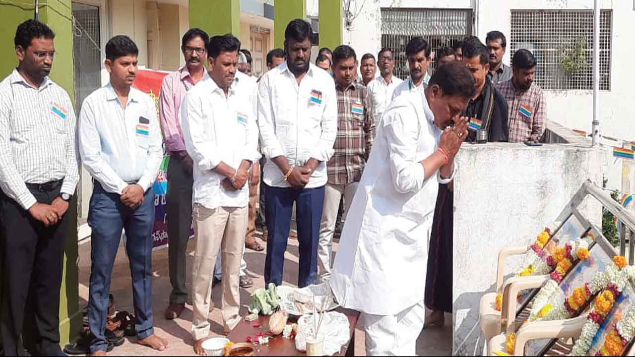 సహకారంతోనే రైతుల అభివృద్ధి సాధ్యం