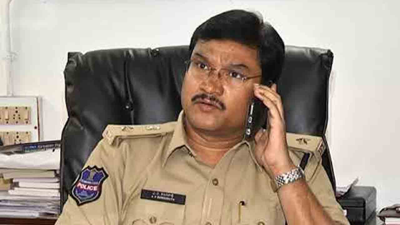 Liquor | మద్యం షాపు పరిసరాల్లో బహిరంగంగా మద్యం సేవిస్తే కఠిన చర్యలు