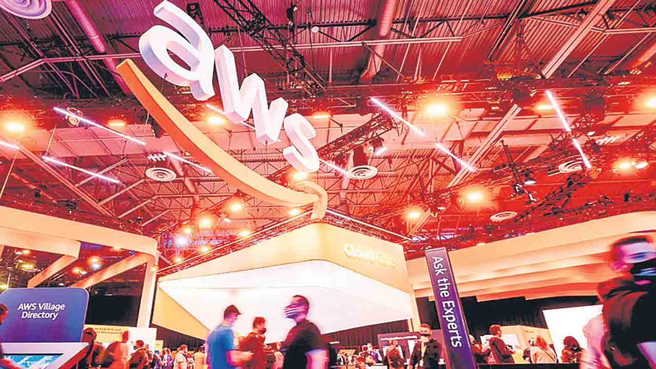 హైదరాబాద్‌లో అమెజాన్‌ భారీ పెట్టుబడి.. రూ.36,300 కోట్లతో ఏడబ్ల్యూఎస్‌