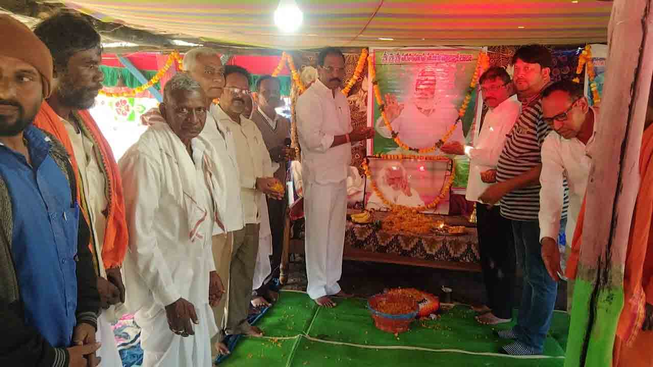 పూలాజీ బాబా జీవితం ఆదర్శం