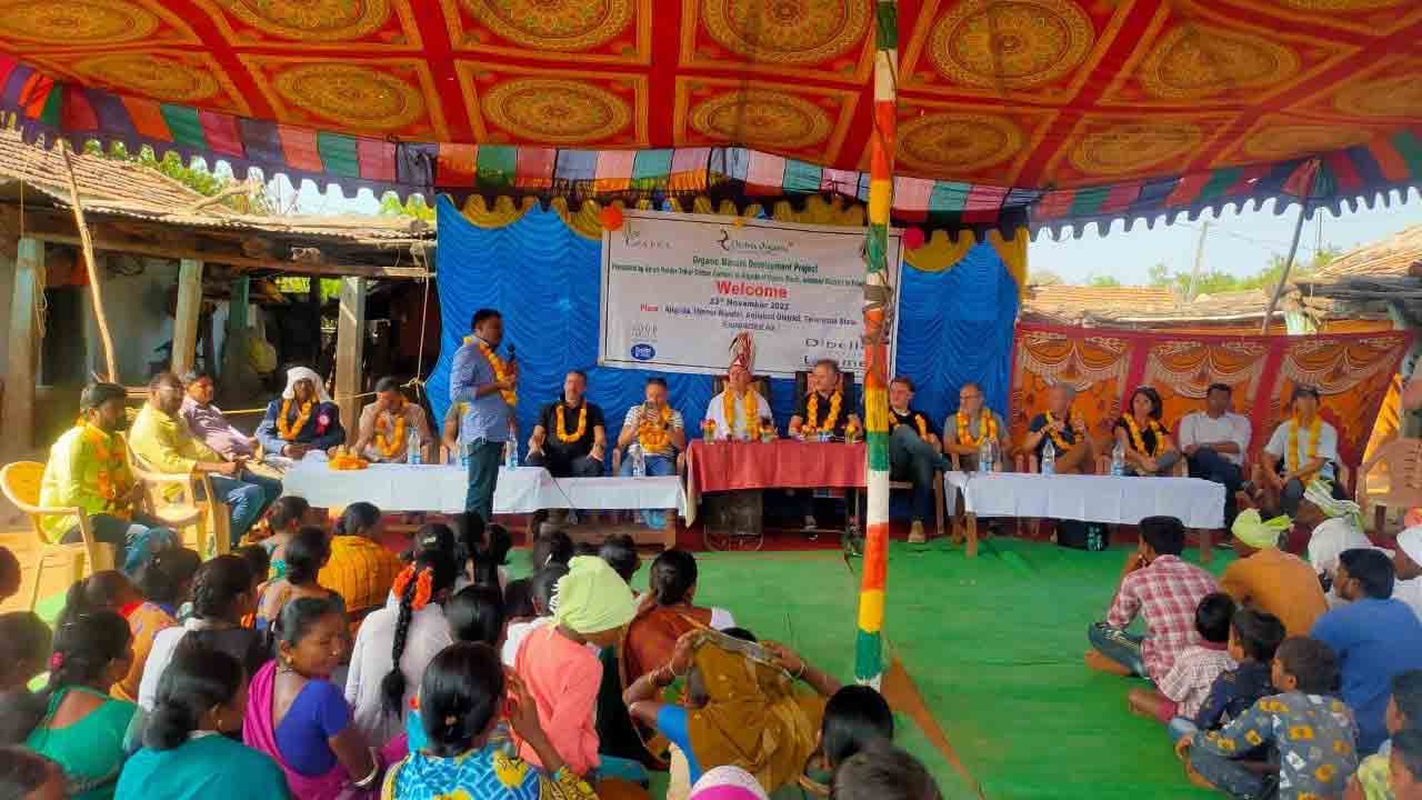 గిరి గ్రామాల్లో విదేశీ బృందం పర్యటన