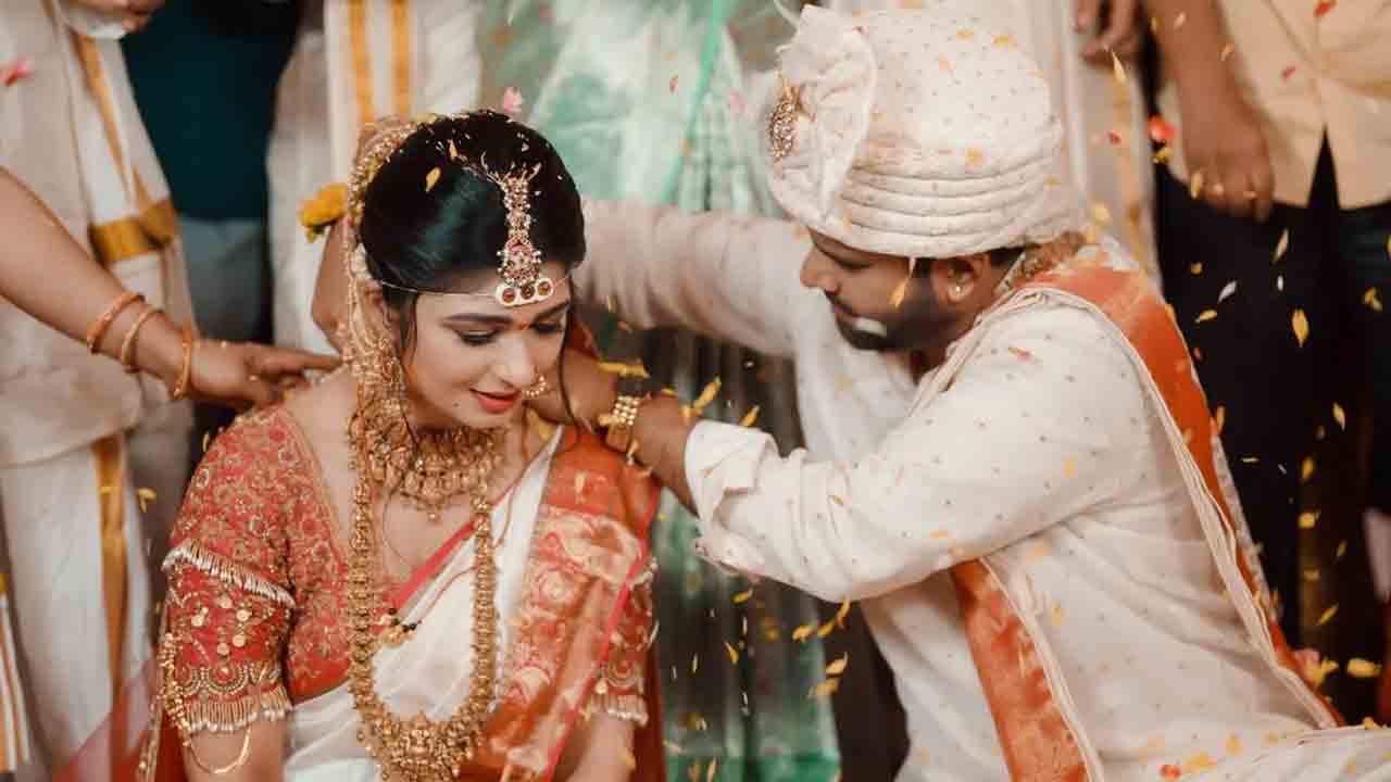 Aditi Prabhudeva | అంగరంగ వైభవంగా అదితి ప్రభుదేవా వివాహ వేడుక.. వైరలవుతున్న   ఫొటోలు..!