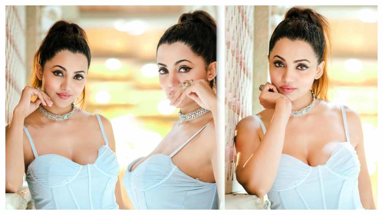 Ananya Raj | చిరునవ్వుతో మదిని దోచేస్తున్న అనన్య రాజ్..