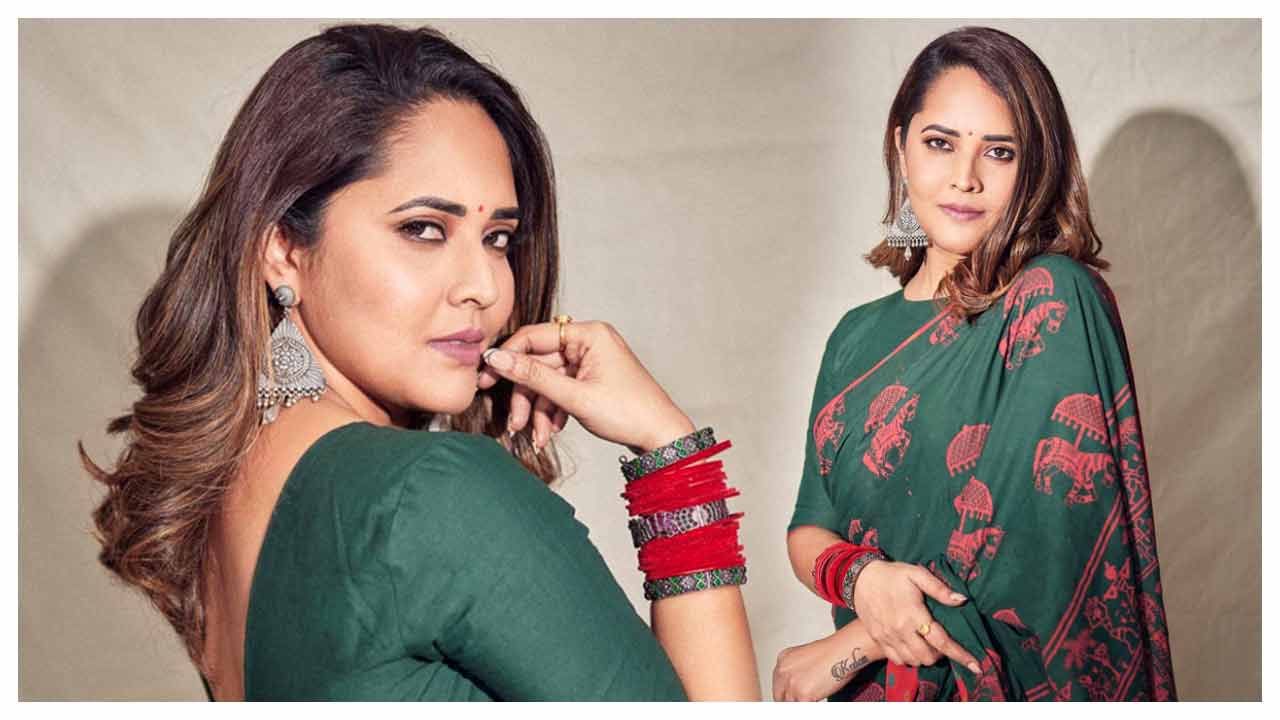 Anasuya Bharadwaj | గ్రీన్ శారీలో అనసూయ భరద్వాజ్ అందచందాలు..