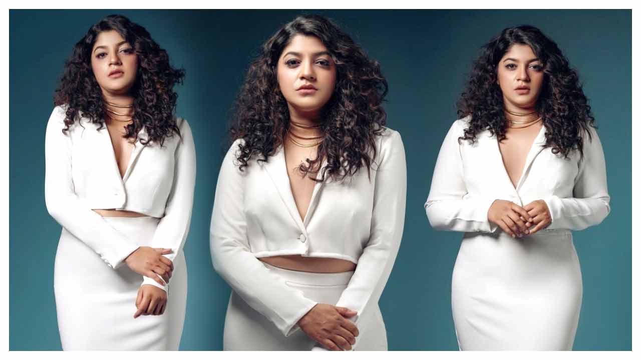 Aparna Balamurali | గ్లామర్‌తో గాలం వేస్తున్న అపర్ణ బాలమురళీ..