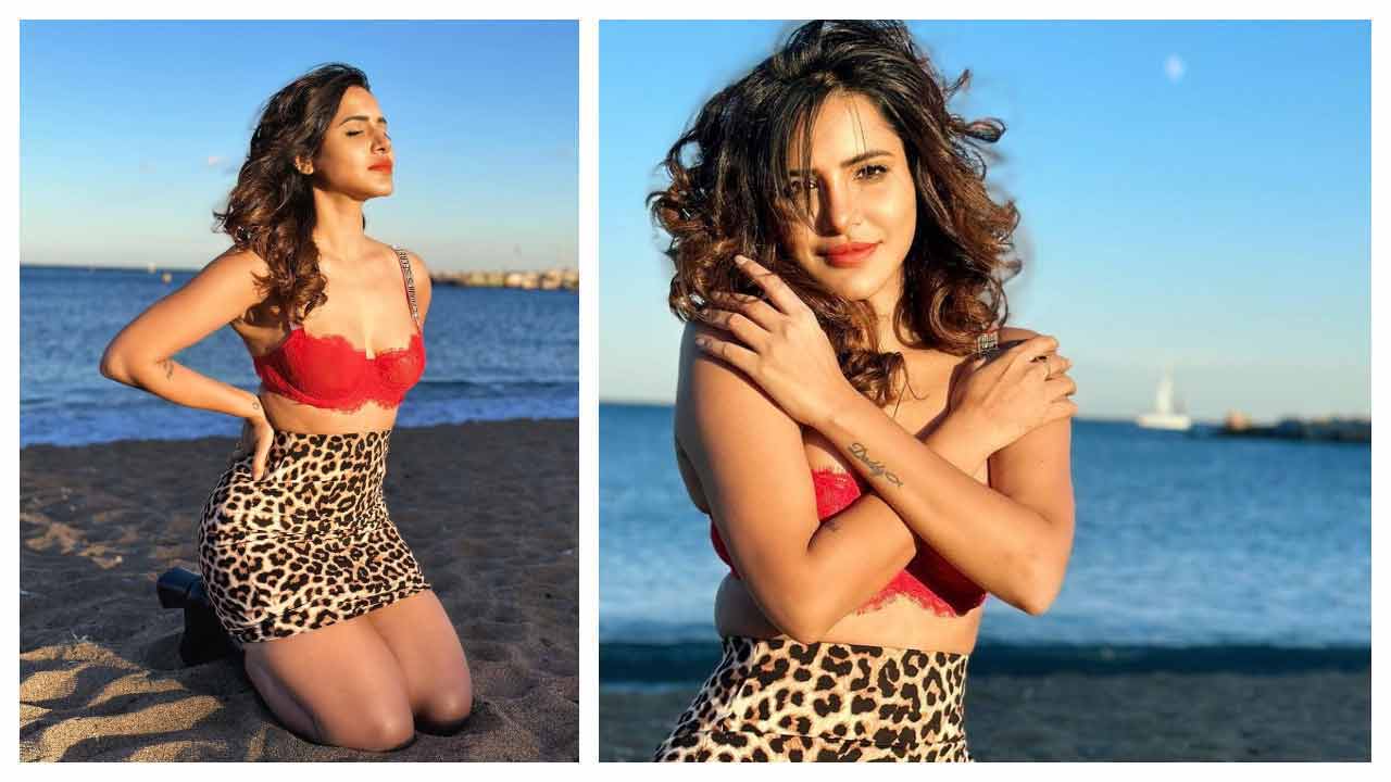 Ashu Reddy | సాగర తీరాన ఆషూ రెడ్డి అందచందాలు అదరహో..