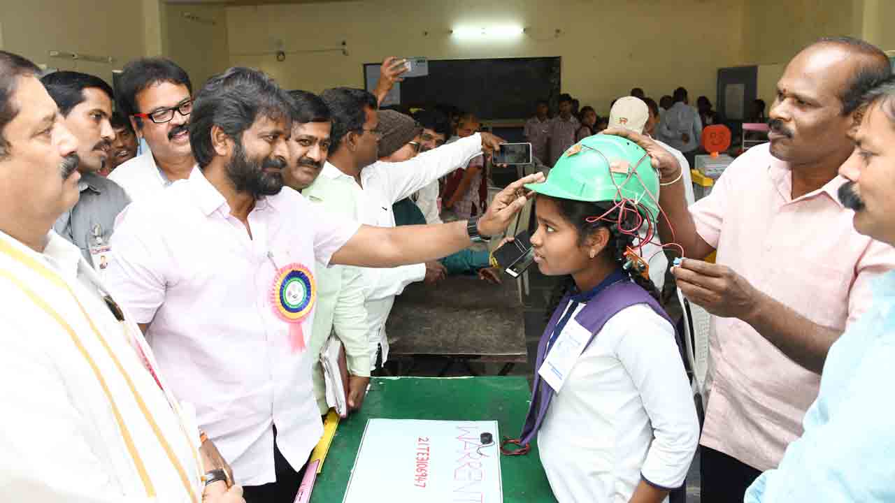 గొప్ప శాస్త్రవేత్తలుగా ఎదగాలి