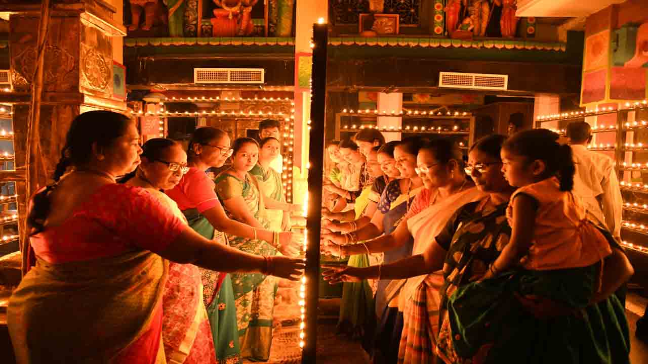 వైభవంగా కార్తీక దీపోత్సవం