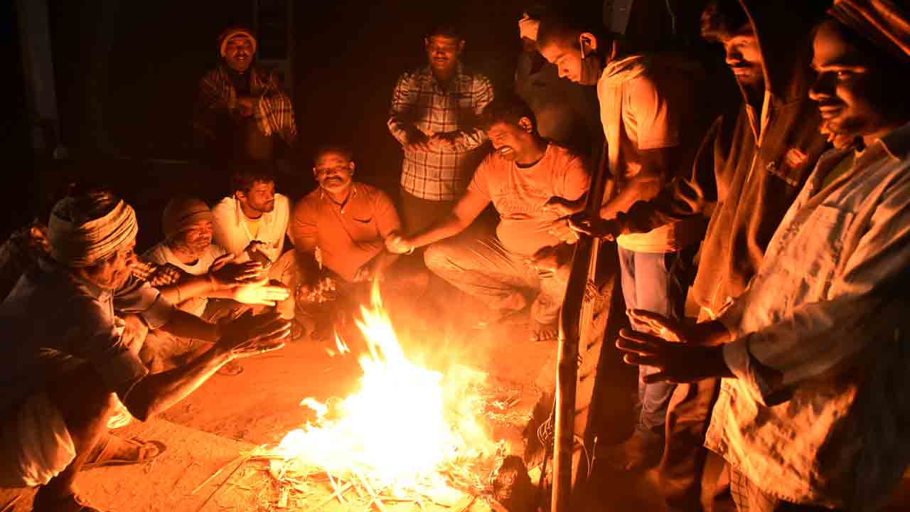 చలి పంజ.. ఉమ్మడి జిల్లాలో పెరిగిన తీవ్రత