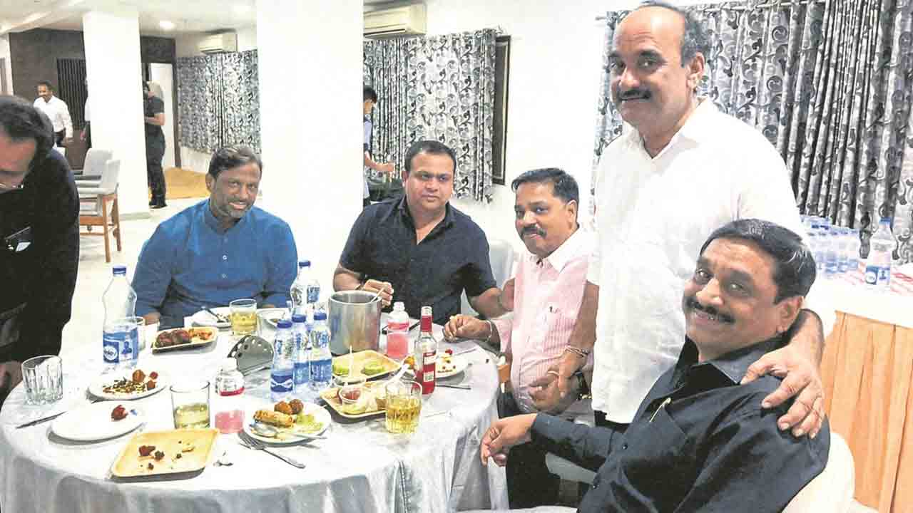 ఘరానా చీటర్‌ నందు.. ఇప్పటికే 13 కేసులు నమోదు