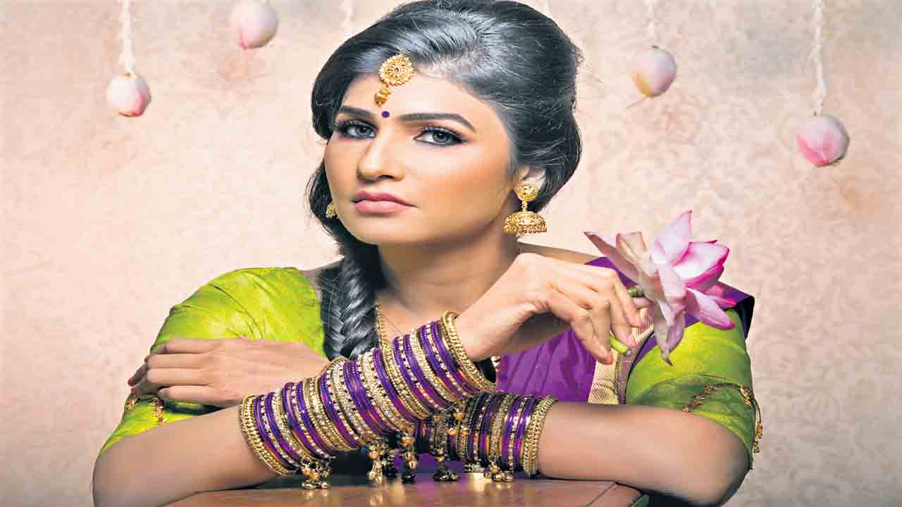 చందనపు బొమ్మకు.. కుందన్‌ సొగసులు