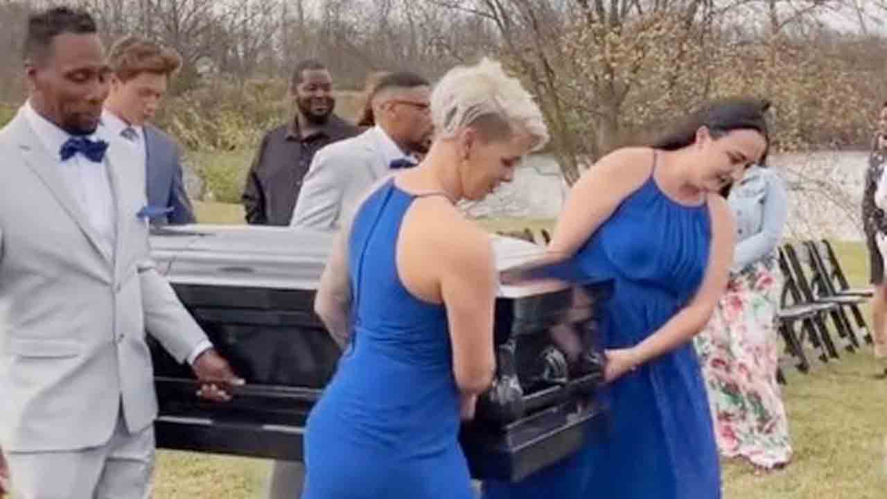 Viral Video | పెళ్లి కుమారుడి ఎంట్రీ అదుర్స్‌.. ఏకంగా శవపేటికలోనే..!