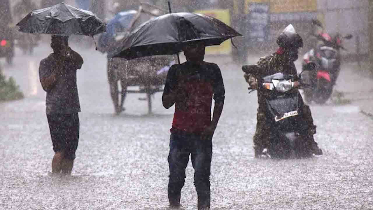 Rain in Chennai |చెన్నైలో భారీ వర్షం.. పాఠశాలలు బంద్..!